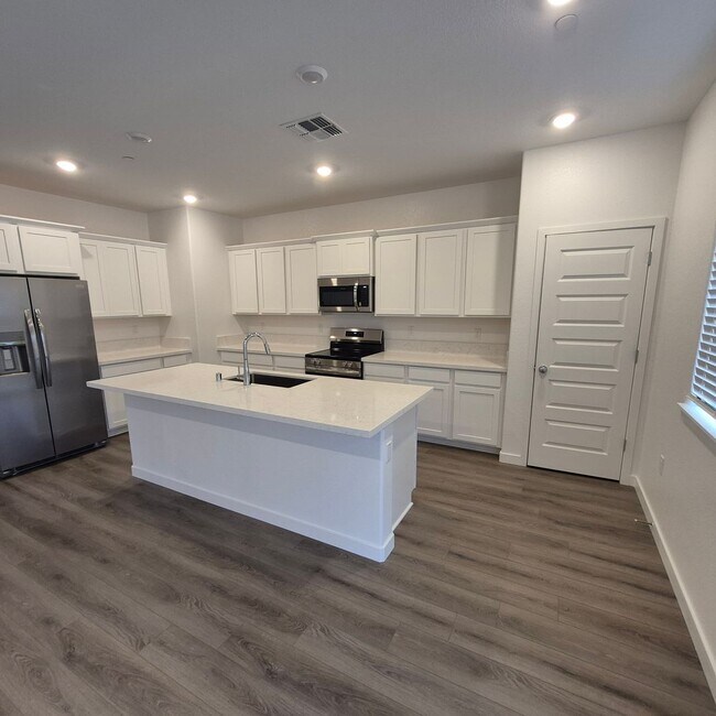 Building Photo - Brand New 5 Bedroom Home in Rancho Cordova