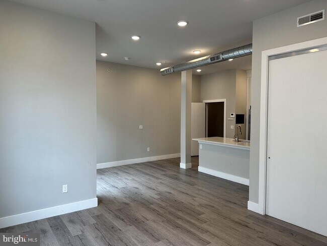 Building Photo - 907 Leland St