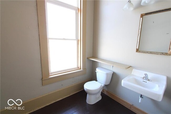 Building Photo - 101 S Main St