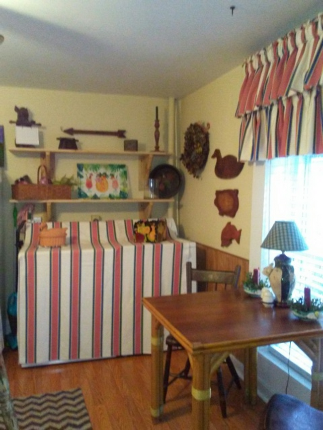 Building Photo - Fully Furnished First Floor Apartment