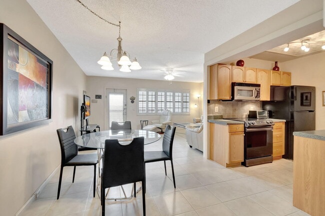 Building Photo - 4050 Cornwall C