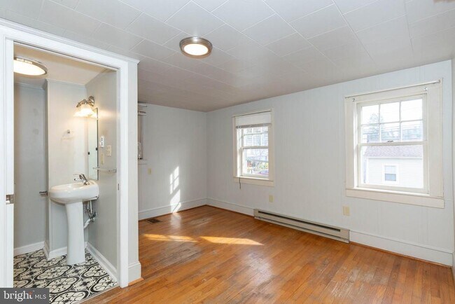 Building Photo - 326 E Liberty St