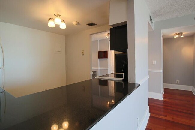 Building Photo - 470 Executive Center Dr