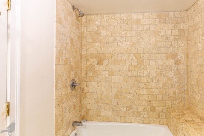 Building Photo - Updated 2BR and 2BA in Columbia Heights C!