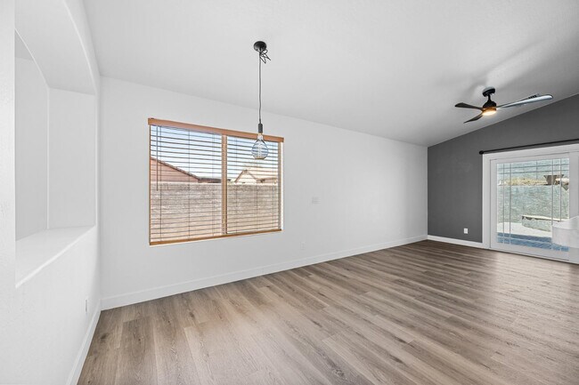 Building Photo - 22994 W Solano Dr