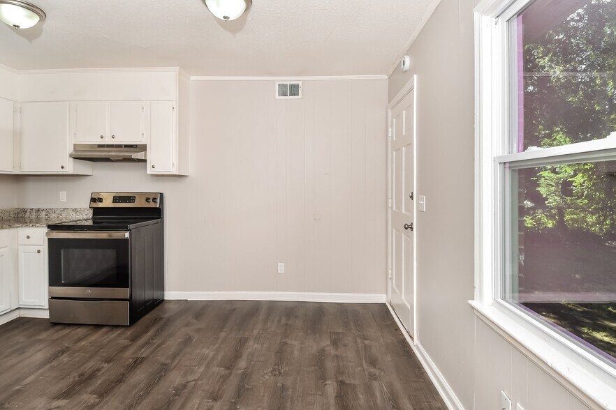 Building Photo - 5023 Barrington Dr