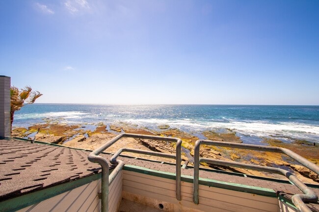 Building Photo - Extraordinary 5-Bed / 5-Bath Oceanfront Property in La Jolla!