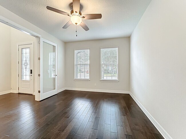 Building Photo - Executive Home with 5 bedrooms / four 1/2 ...