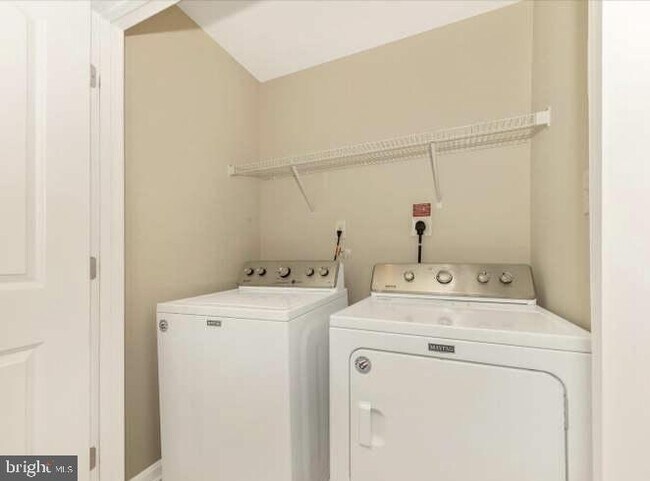 Building Photo - 247 Drexel Ct