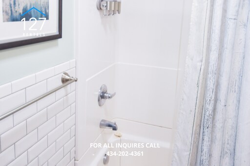 Building Photo - Spacious 4-Bedroom Residence in a Prime Location!