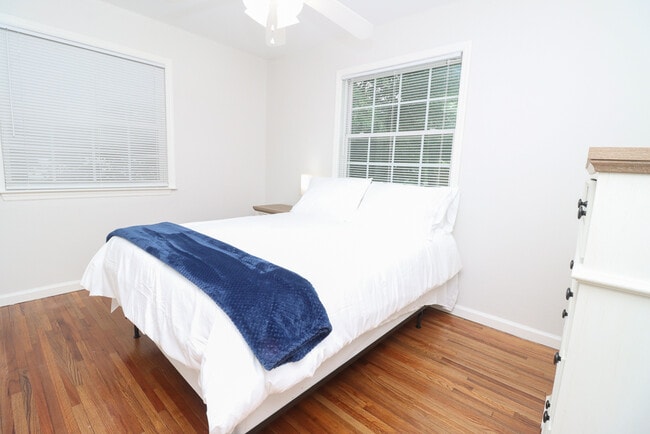 Building Photo - 1904 Karen Ln