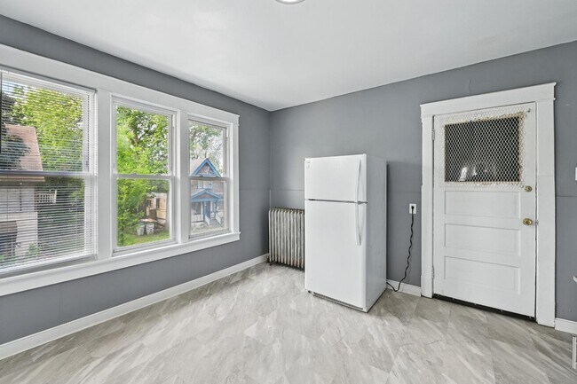 Building Photo - 3251 N 14th St