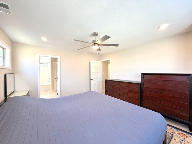 Building Photo - 2662 Scott Dr