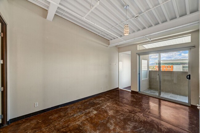 Building Photo - 701 Shadow Ln