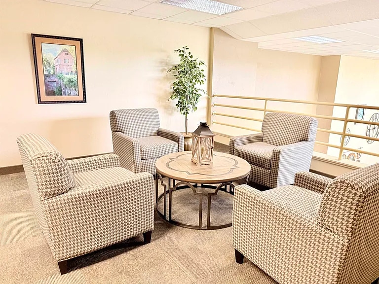 Building Photo - 400 N Richmond St