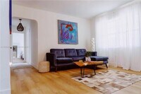 Building Photo - 1075 NE 120th St