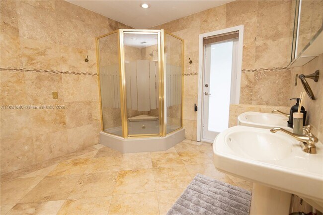 Building Photo - 413 Tamarind Dr