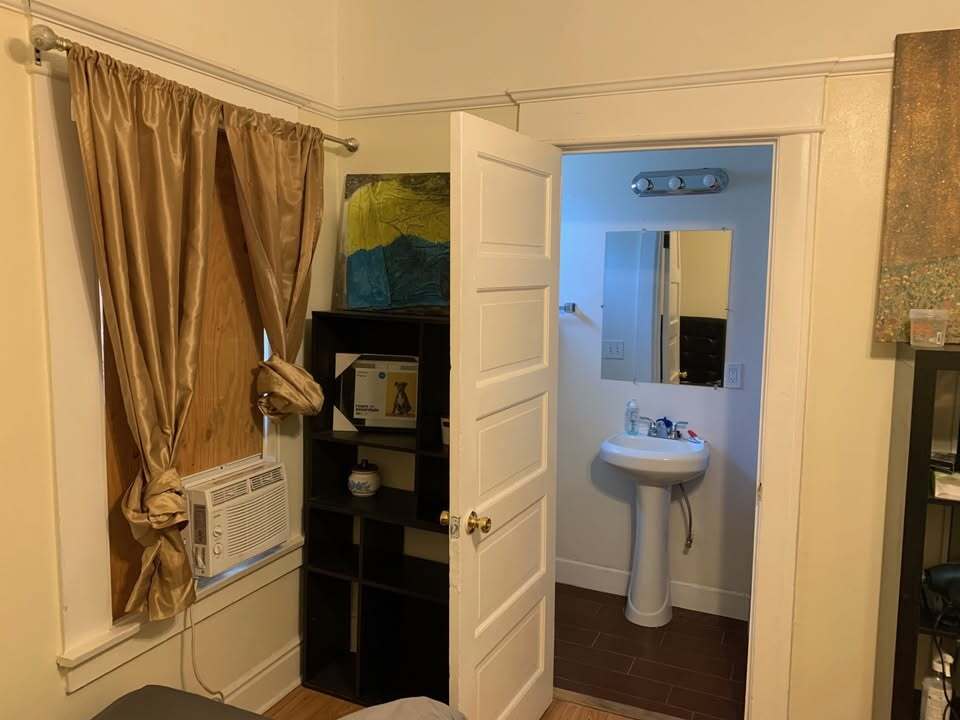 Building Photo - 1374 W 37th Pl