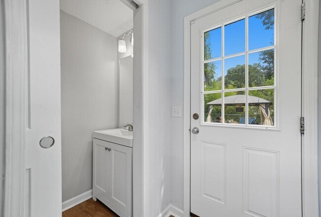 Building Photo - 2490 Barge Rd SW