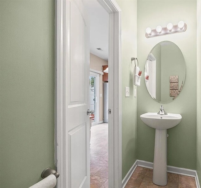 Building Photo - 311 Sandy Spring Ln