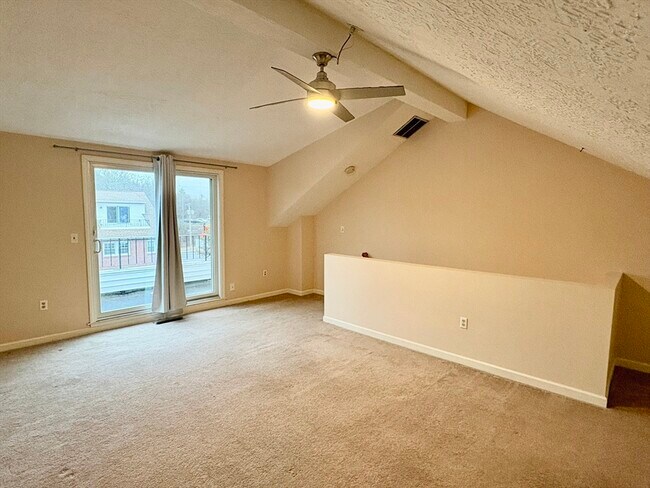 Building Photo - 224 Park St