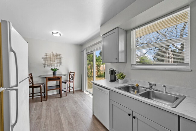 Building Photo - 3642 W 90th Pl