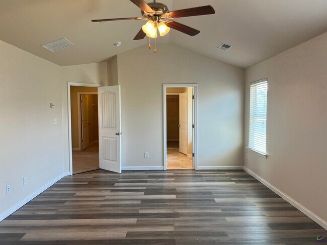 Building Photo - 807 Citrona Dr