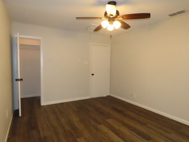 Building Photo - Spacious 4-Bedroom Home in Whitehouse ISD – Pet-Friendly with Large Fenced Yard! Bonus: Lawncare ...