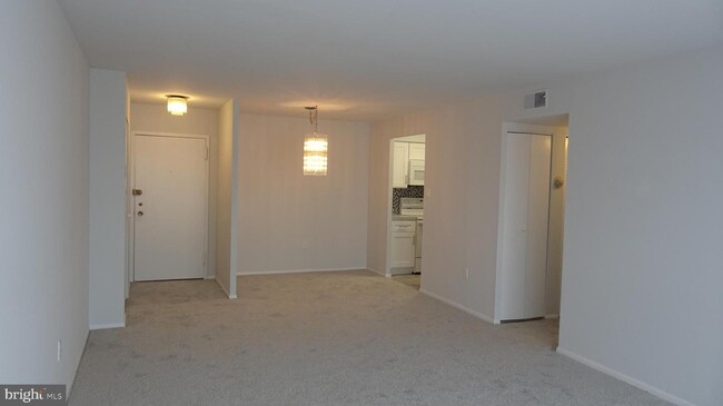 Building Photo - 7600 Roosevelt Blvd