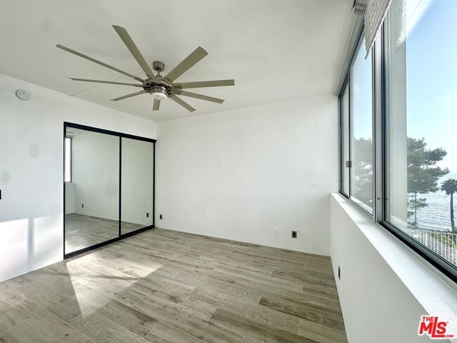 Building Photo - 17366 Sunset Blvd