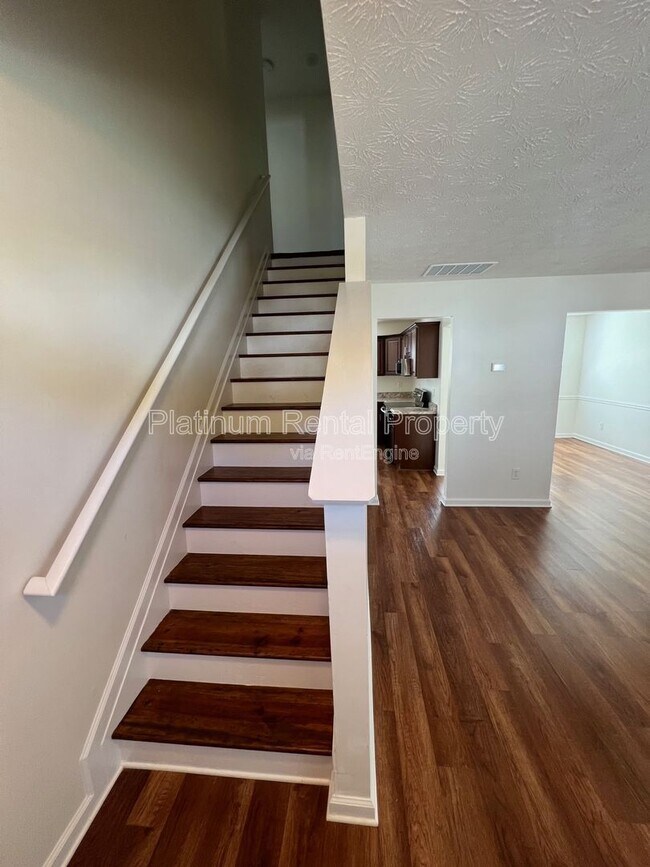 Building Photo - 1097 Yellow River Dr