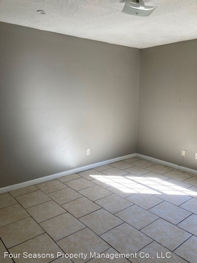 Building Photo - 3 br, 1.5 bath House - 2700 E. Angela Circle