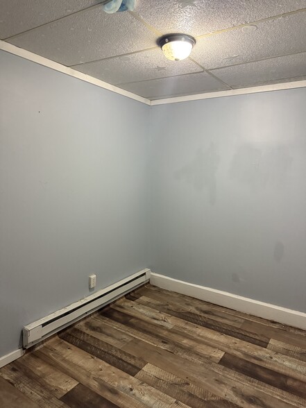 Bedroom - 427 S Pearl St