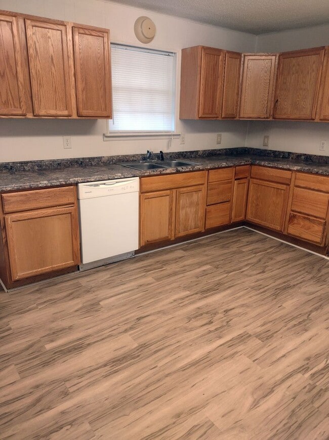 Building Photo - Spacious 4-Bedroom 2-Bath Home in Little Rock's Wakefield Neighborhood