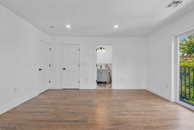Building Photo - 144 N 14th St