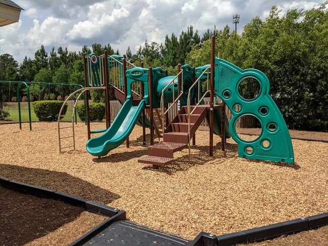 Building Photo - Available August 15th!!! $2200 a month!!!