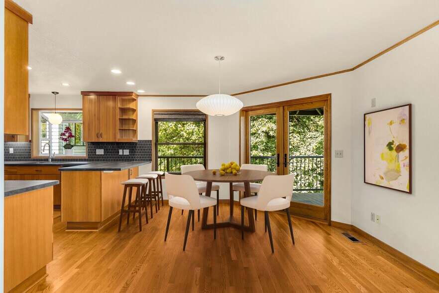 Virtually Staged - 2445 SW Montgomery Dr