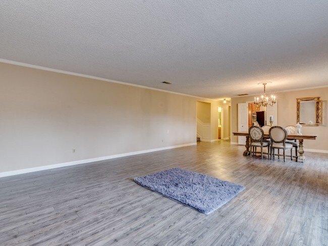 Building Photo - 9305 Springwood Dr