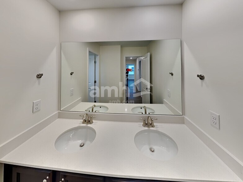 Building Photo - 5328 Trust Dr