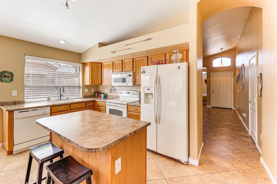 Building Photo - 43854 W Cahill Dr