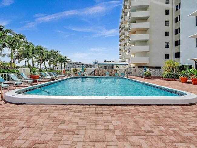 Building Photo - 401 Golden Isles Dr