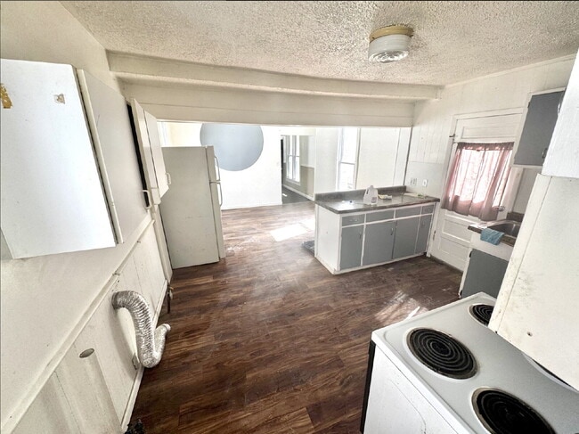 Building Photo - Affordable 3-bedroom, 1.5-bath, 2-story home!