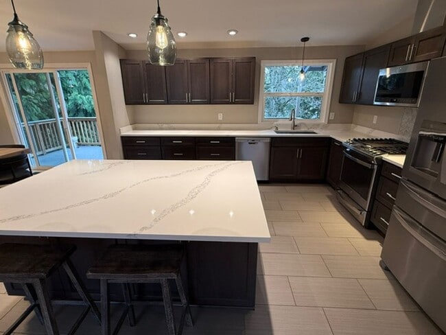 Building Photo - UPDATED 4 BED, 3 BATH KIRKLAND HOUSE FOR RENT AVAILABLE NOW!