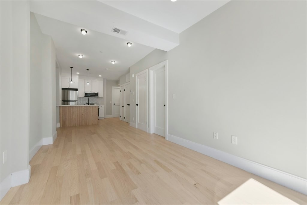 Building Photo - 179 Chelsea St