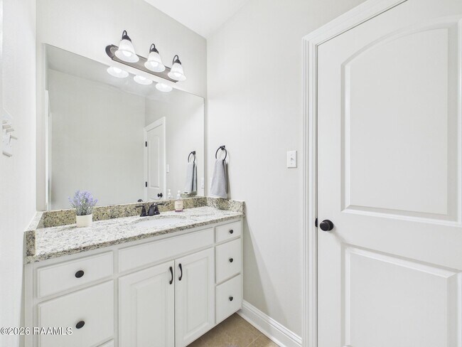 Building Photo - 100 Lacebark Dr