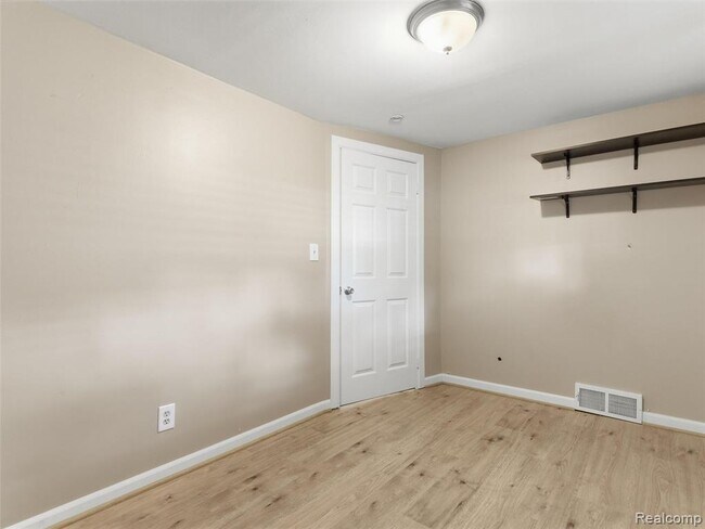 Building Photo - 404 La Plaza Ct