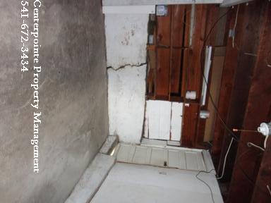 Building Photo - Roseburg 2 bedroom on SE Douglas