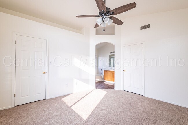 Building Photo - 4 Bedroom/2.5 Bath Home located in RiverLakes - $2645 Per month!