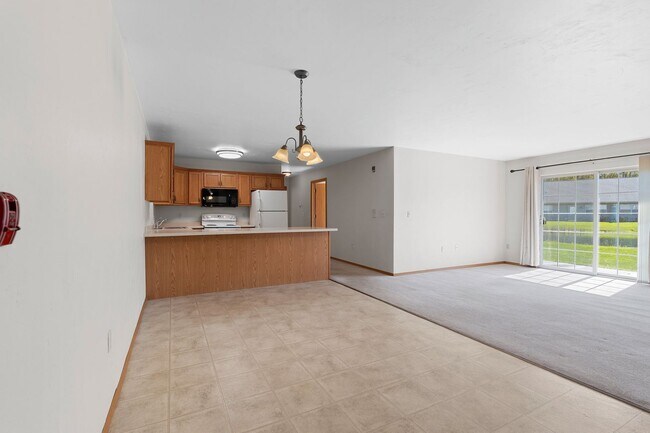 Building Photo - 308-308 Golf View Rd