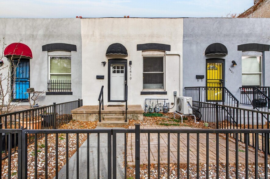 Building Photo - 2419 Tremont Pl